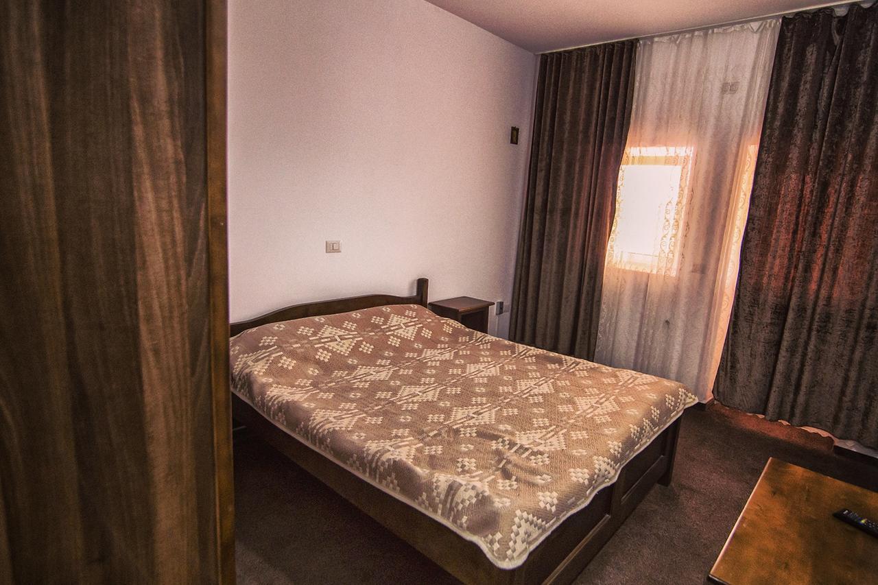 Hanul Ursilor Târgu Neamț Zewnętrze zdjęcie